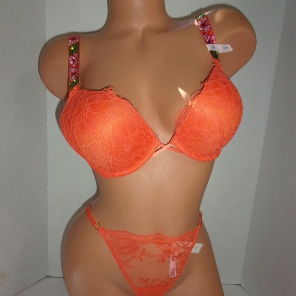 Victoria's Secret  Floral Shine Straps Bombshell Bra +2 cups Bra & V-String - Picture 1 of 3